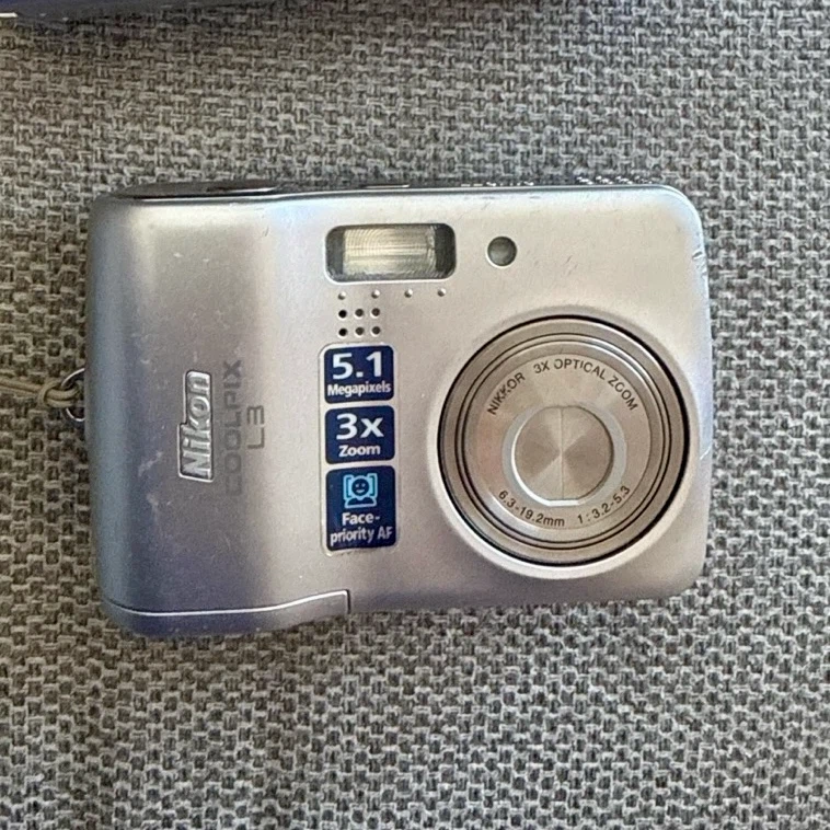 Nikon COOLPIX L3 5.1MP Digital Camera