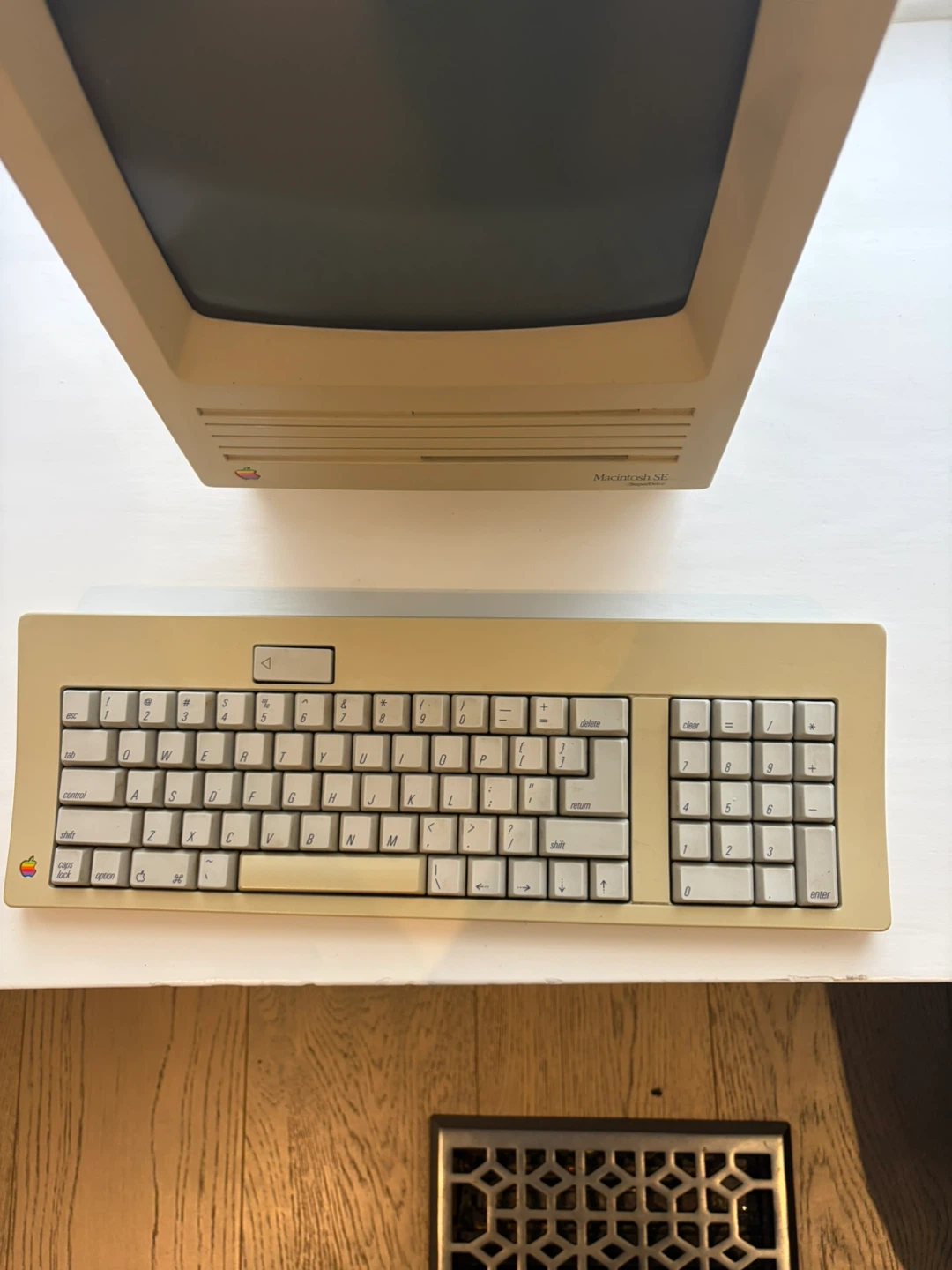 Apple Macintosh SE  SuperDrive with Keyboard and Bag - photo 2
