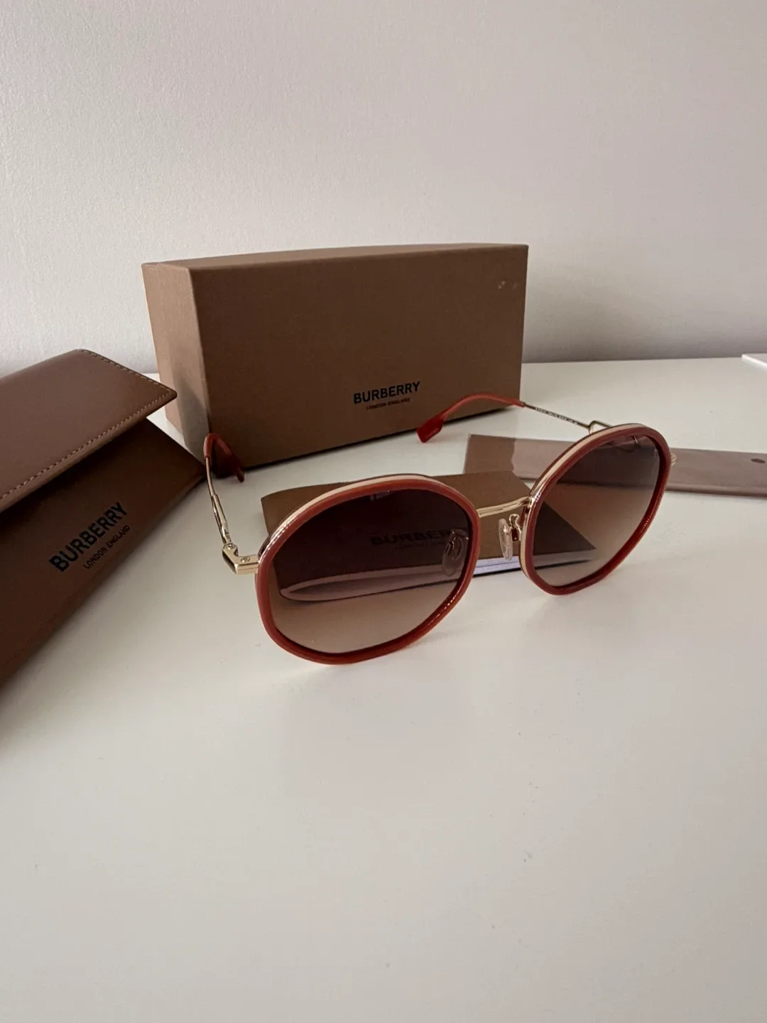 Burberry Sunglasses - photo 2