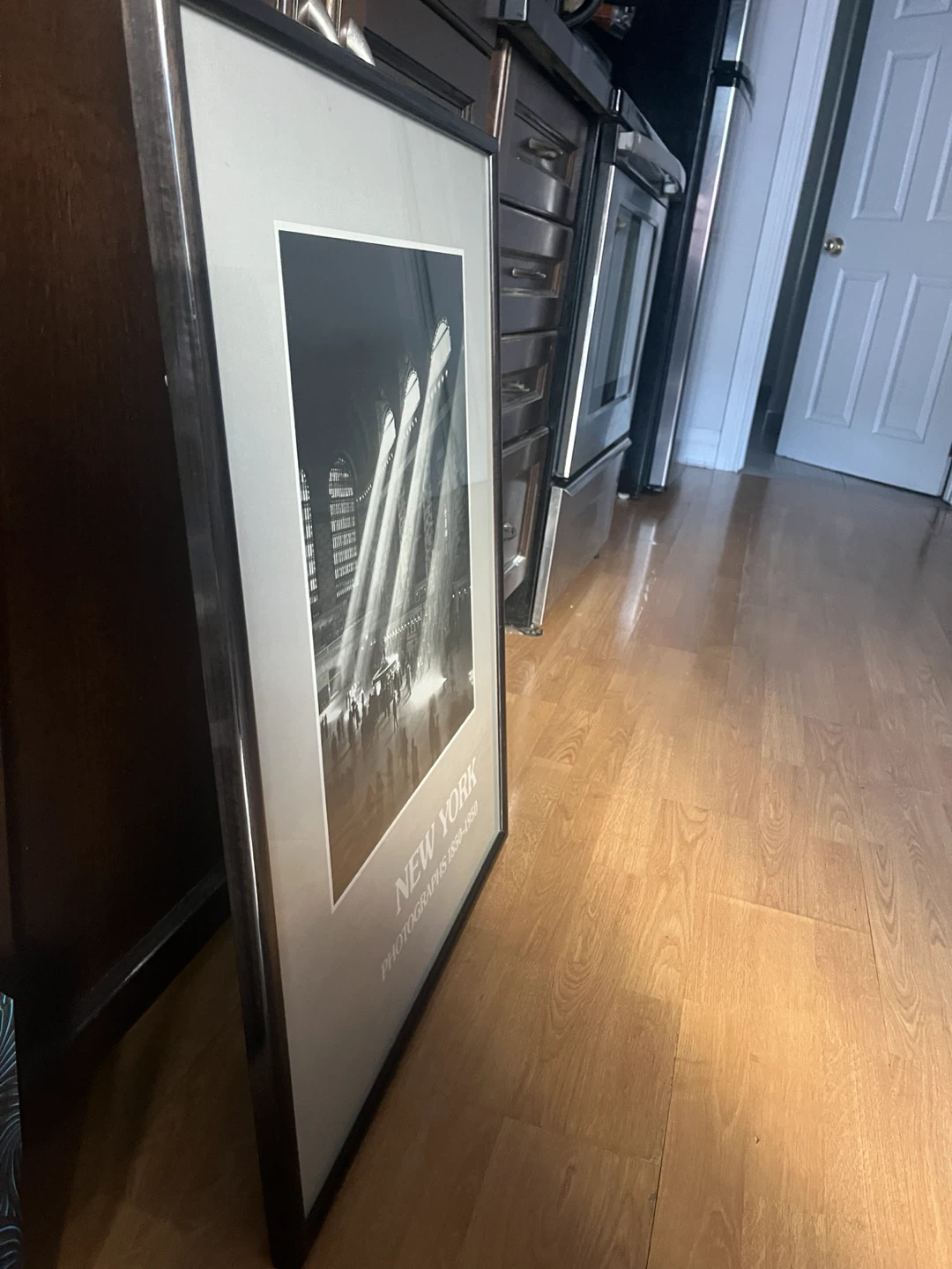 Framed "New York: Photographs 1850-1950" Print - photo 2