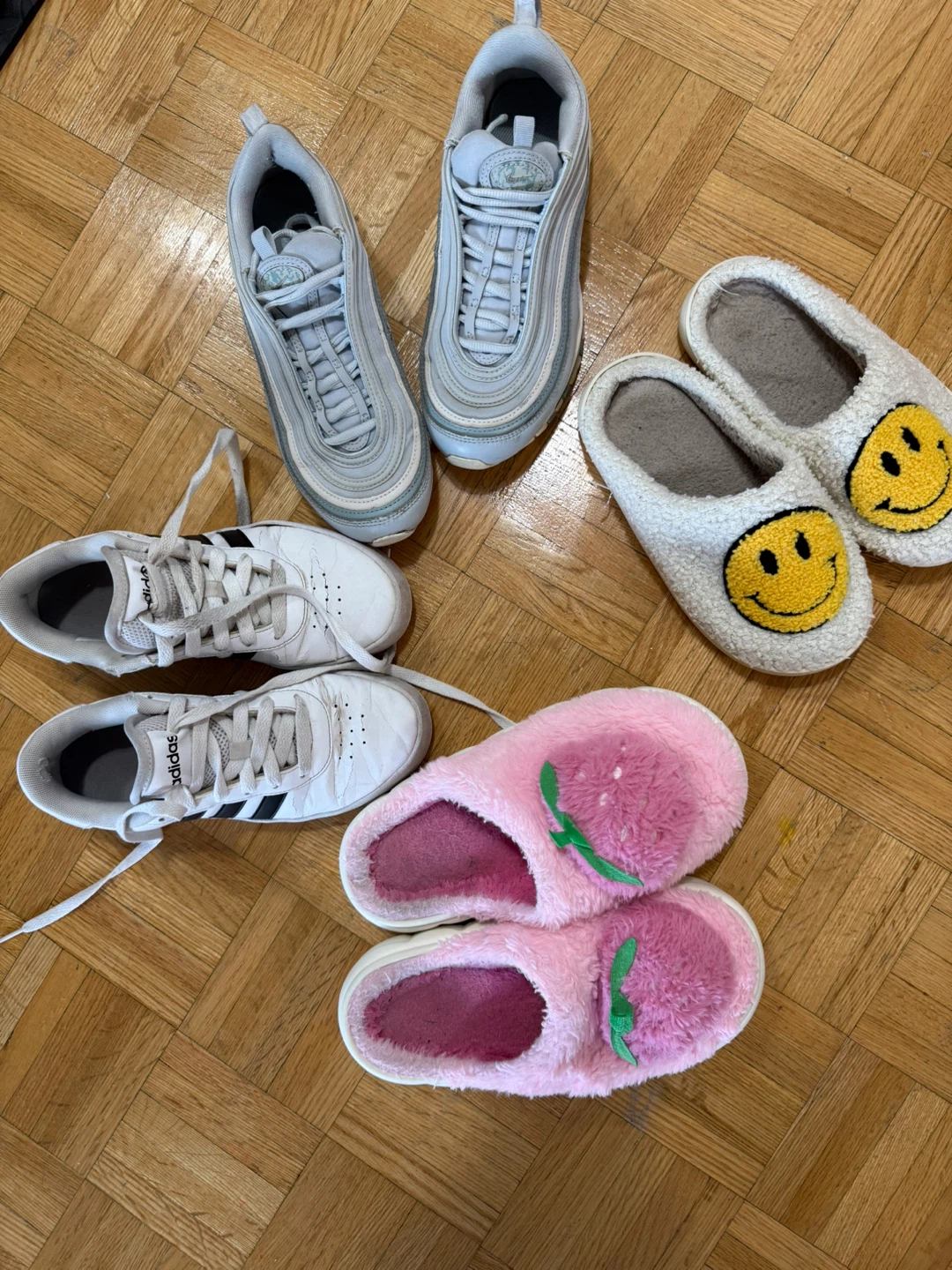 Bundle of teen girls shoes 👟 size 4