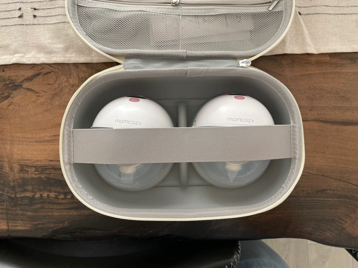 Momcozy M5 wearable Breast Pump / Lansinoh breastmilk bags