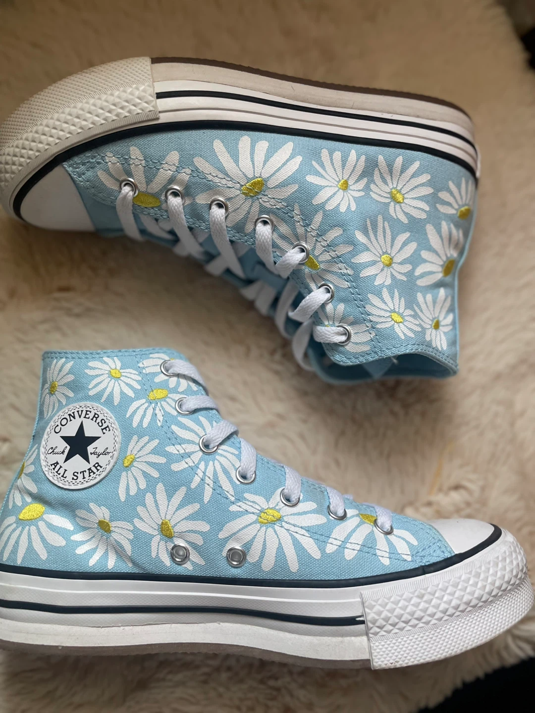 Converse Chuck Taylor All Star Shoes - w7 or kid5