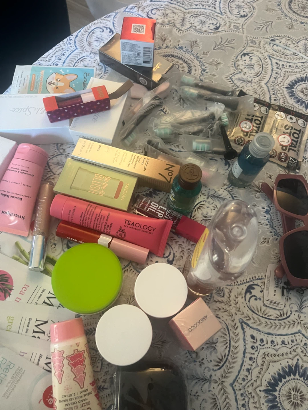 Assorted Beauty and Personal Care Products bundle