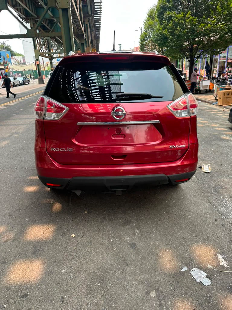 Red Nissan Rogue SUV - photo 5