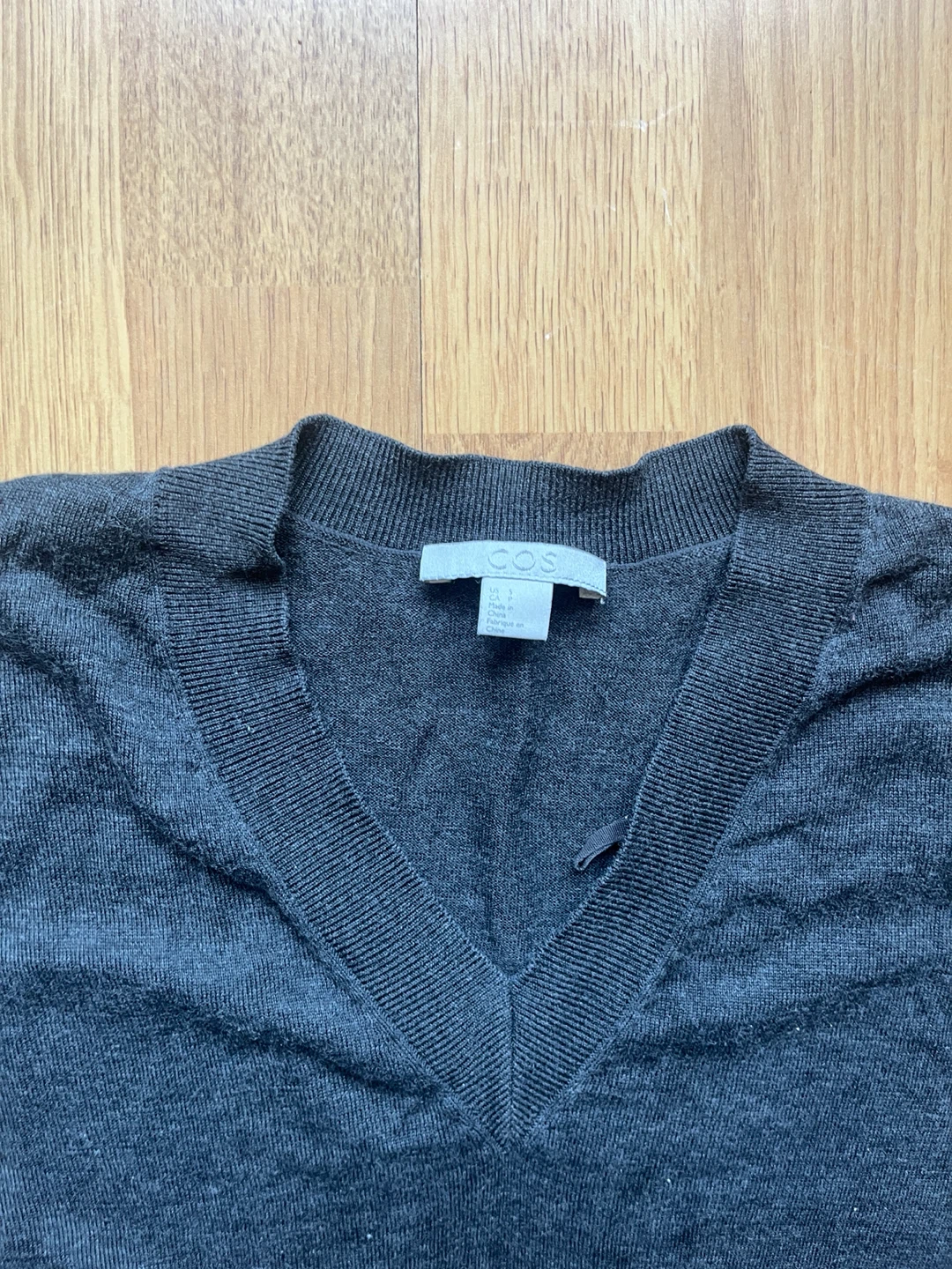 COS Grey V-Neck Sweater - photo 3