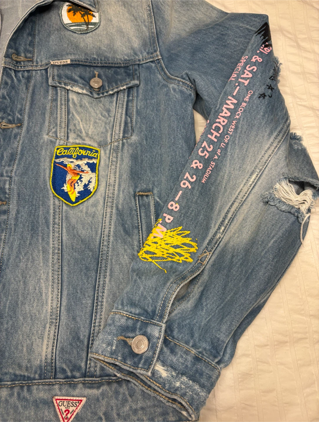 Guess Denim Jacket with Patches and Graphics - Size L - photo 4