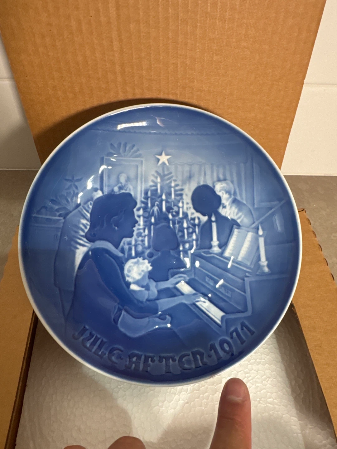 The price is per item. Bing & Grondahl Christmas Plate 1973 - photo 2