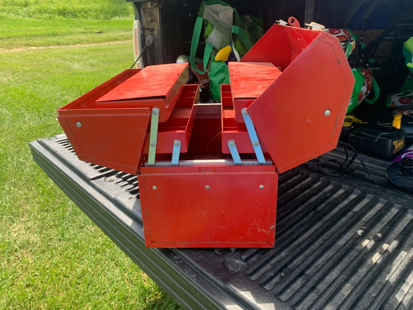 Red Craftsman Metal Toolbox - photo 2