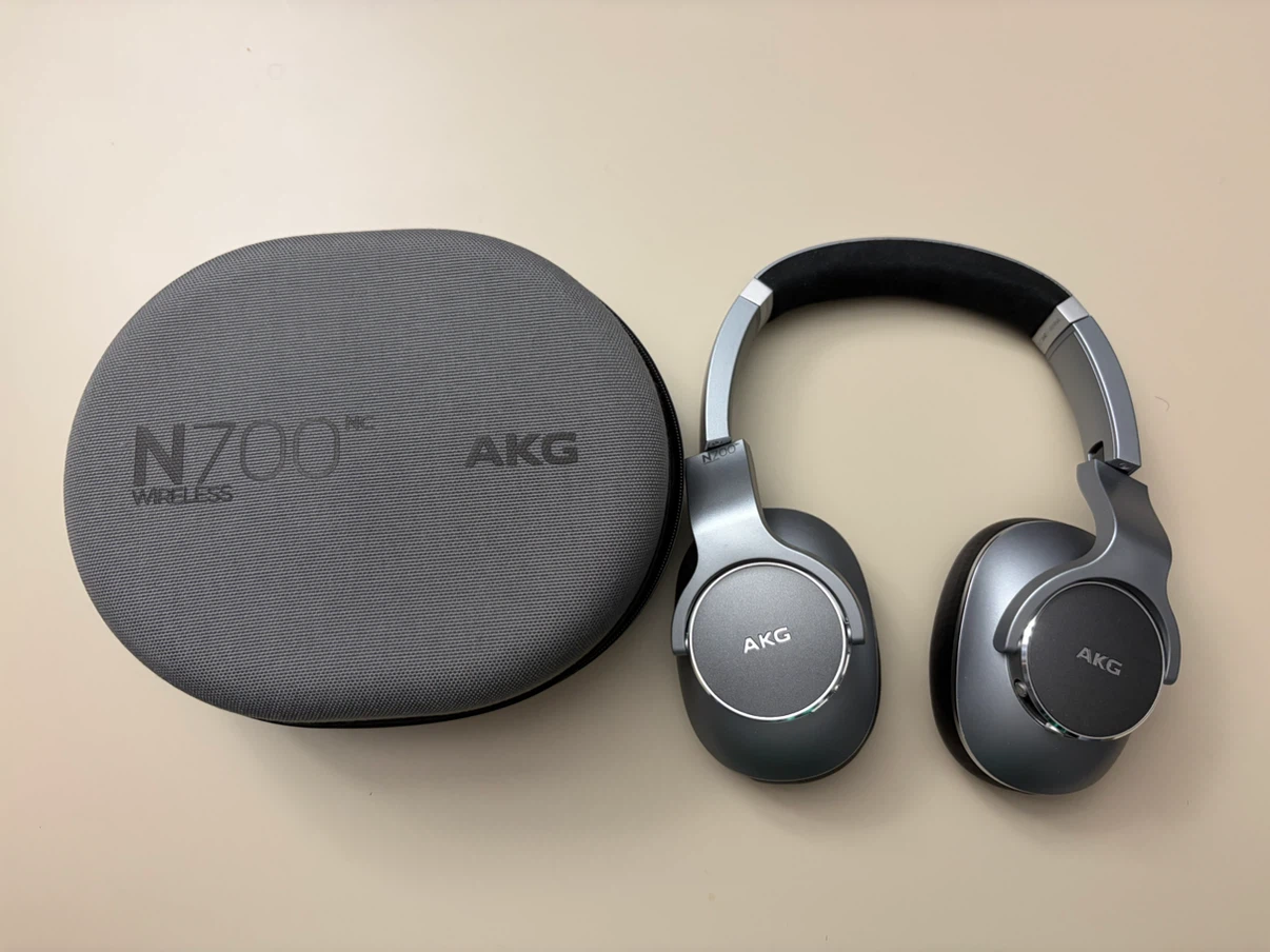 AKG N700NC WIRELESS Headphones with Case
