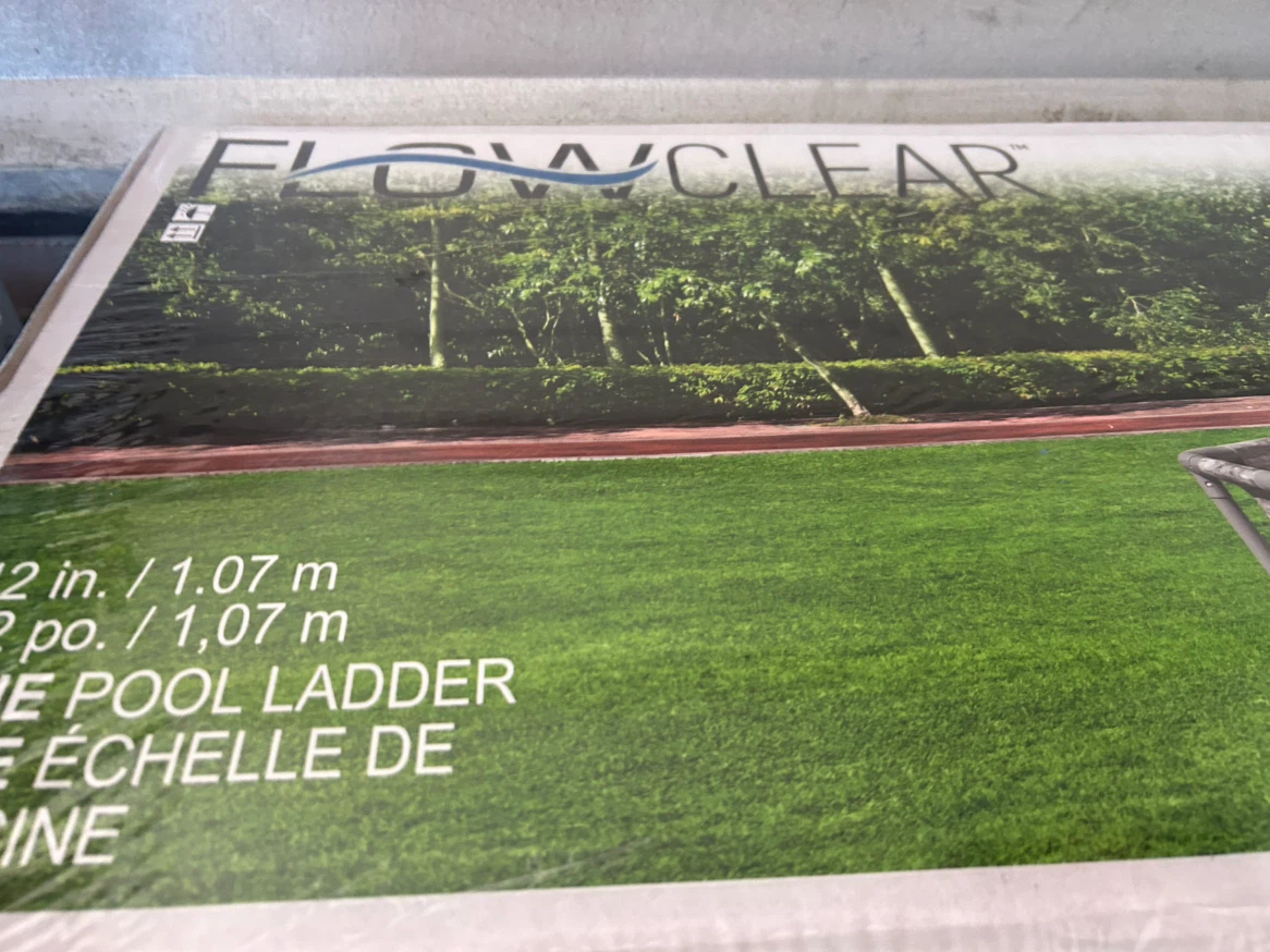 Flowclear Pool Ladder 1.07 m 42 inch  ( new ) - photo 2
