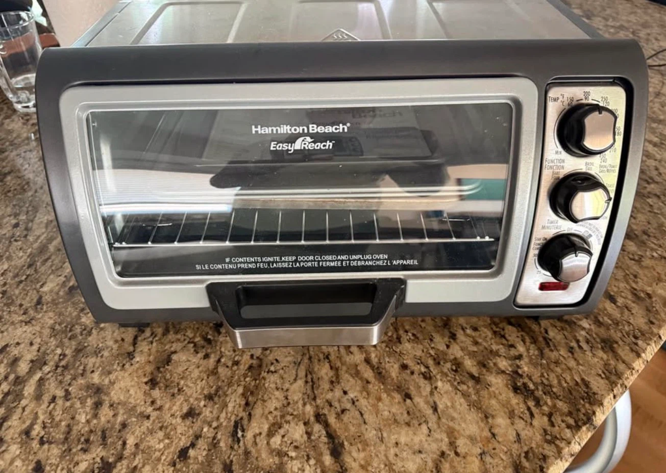 Hamilton Beach EasyReach Toaster Oven