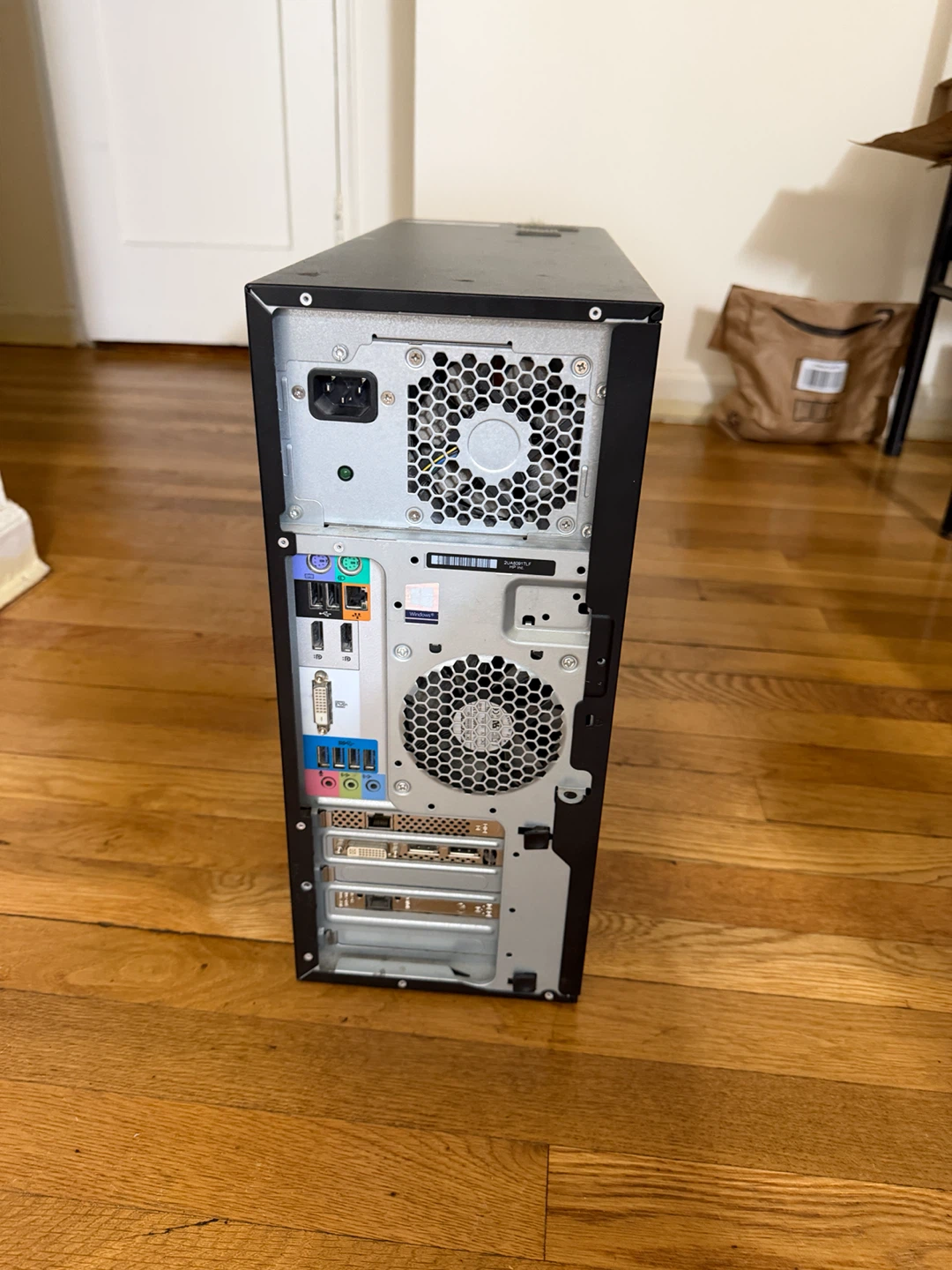 HP Z240 Workstation Tower PC - photo 2
