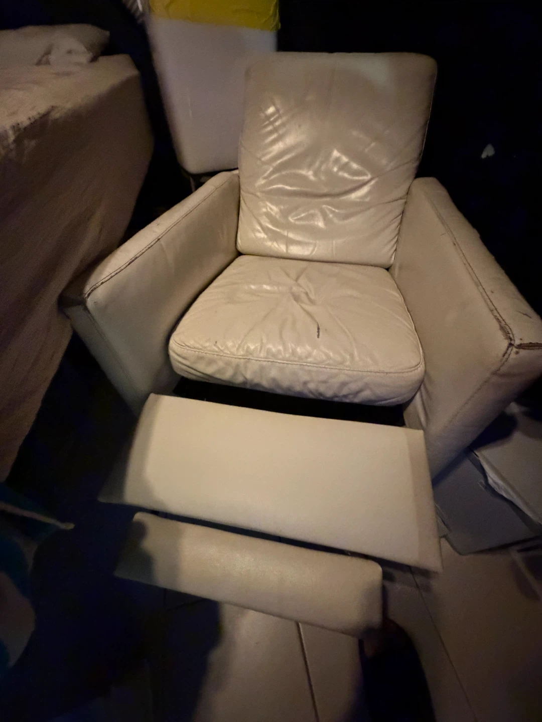 White Cream Leather Recliner Armchair - photo 2