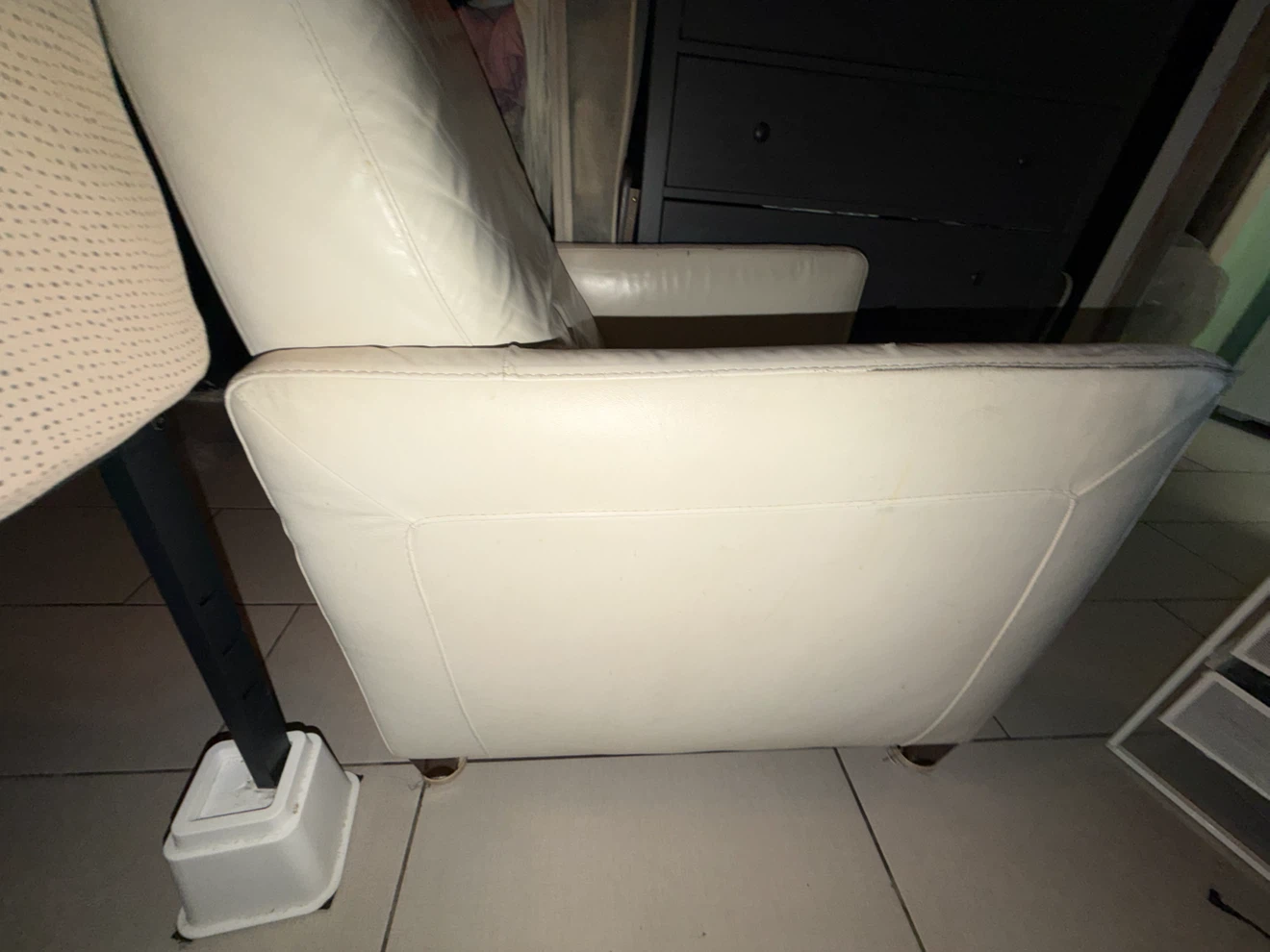 White Cream Leather Recliner Armchair - photo 3