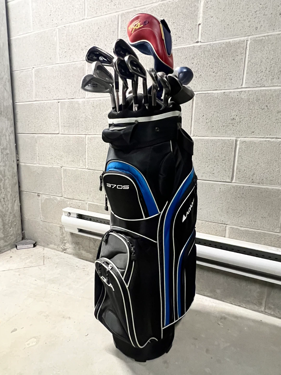 Cleveland Golf Club Set & driver with Bag