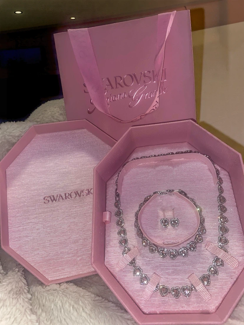 Limited Edition Swarovski x Ariana Grande Crystal Heart Set