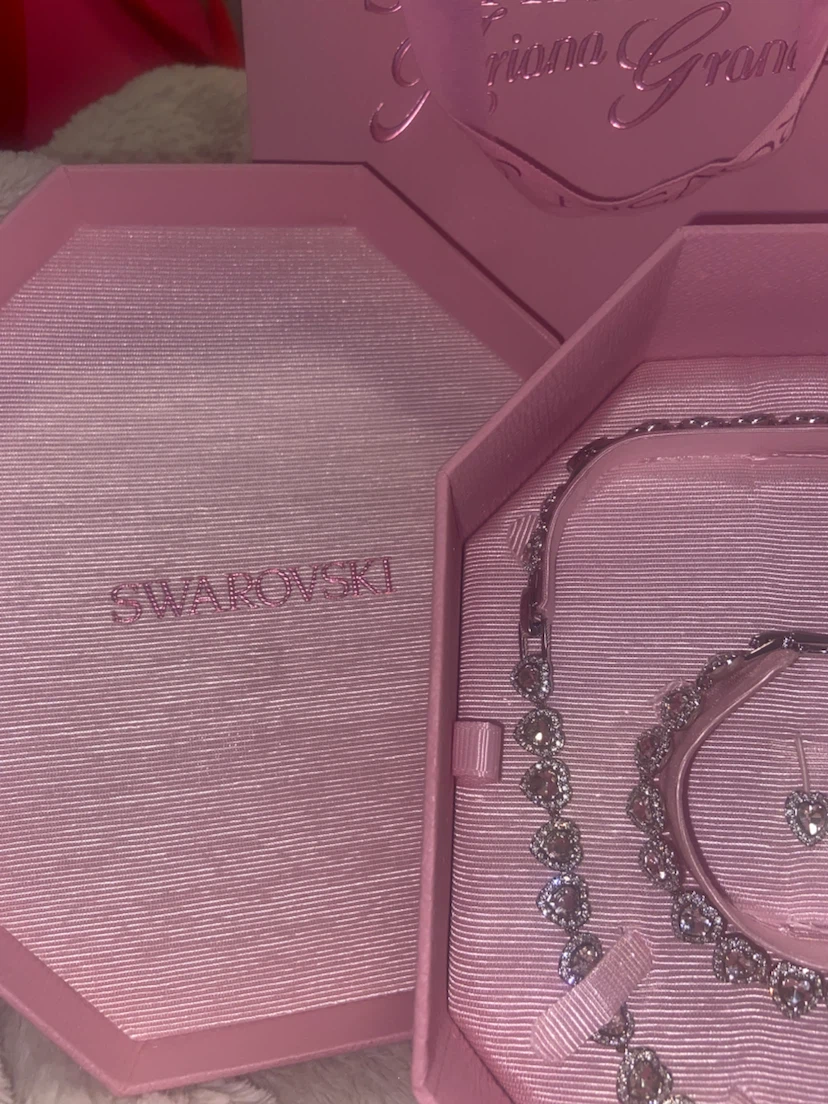 Limited Edition Swarovski x Ariana Grande Crystal Heart Set - photo 3
