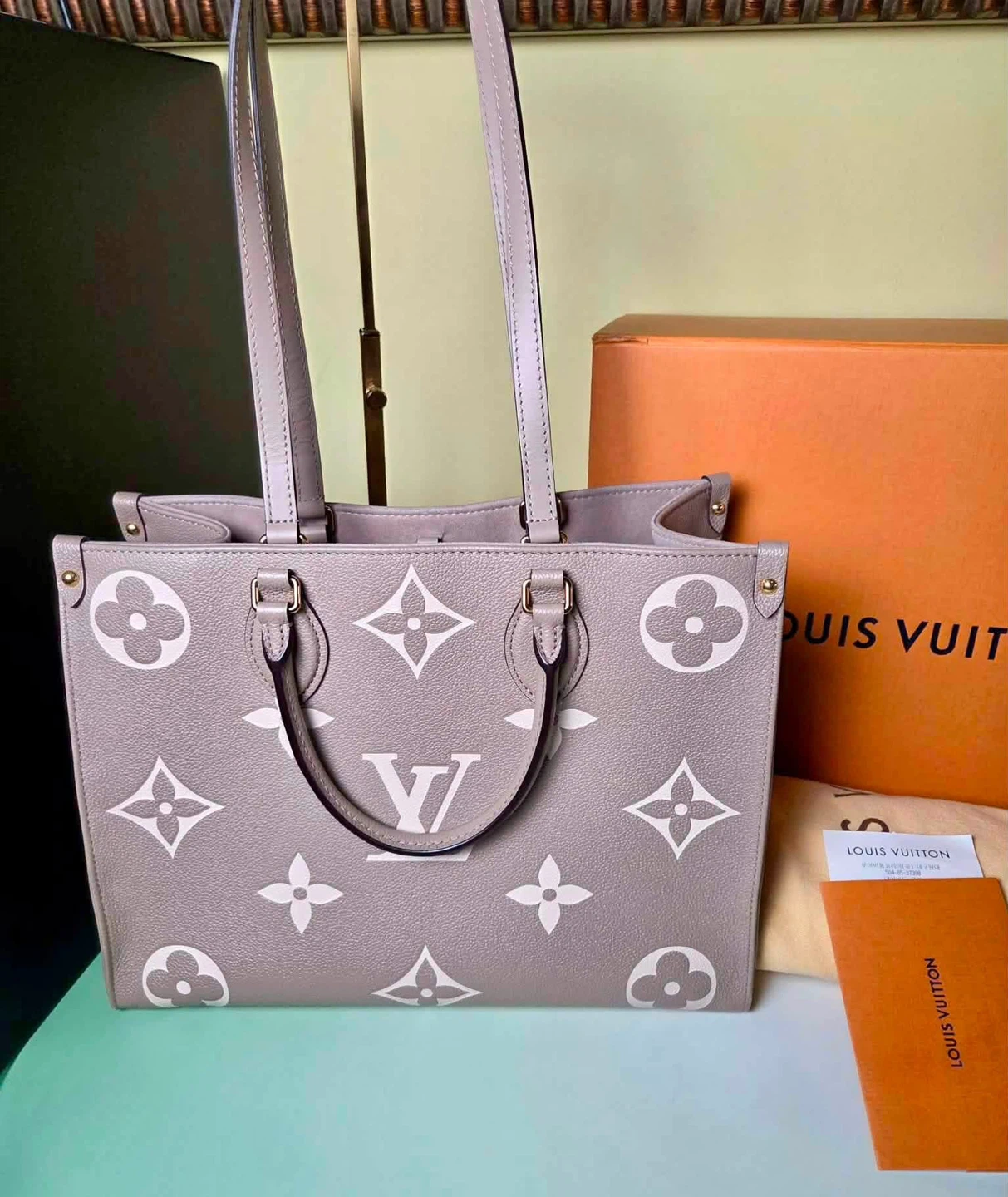 🎀 PRE-LOVED 🎀 Louis Vuitton On the go (OTG) Medium