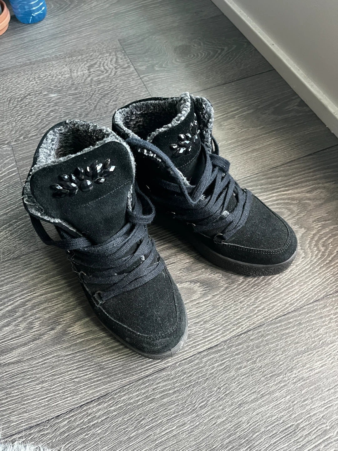 Size 6 Women’s Black Suede High-Top Sneakers