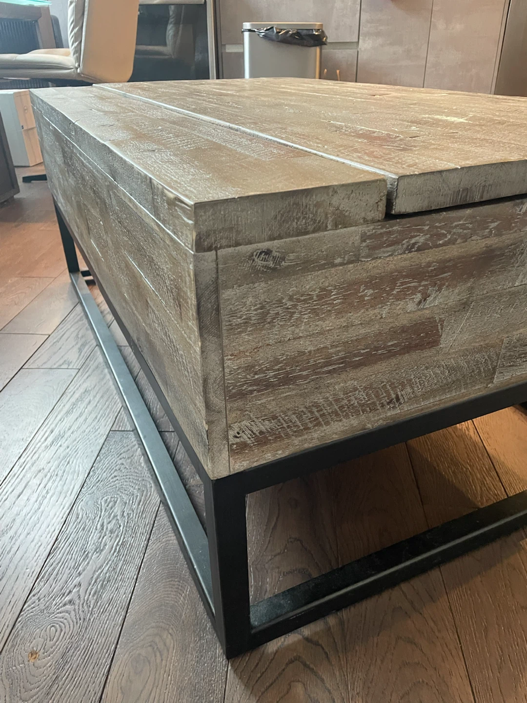 East Hampton Distressed Grey Lift Top Cocktail Table by Jofran - photo 4