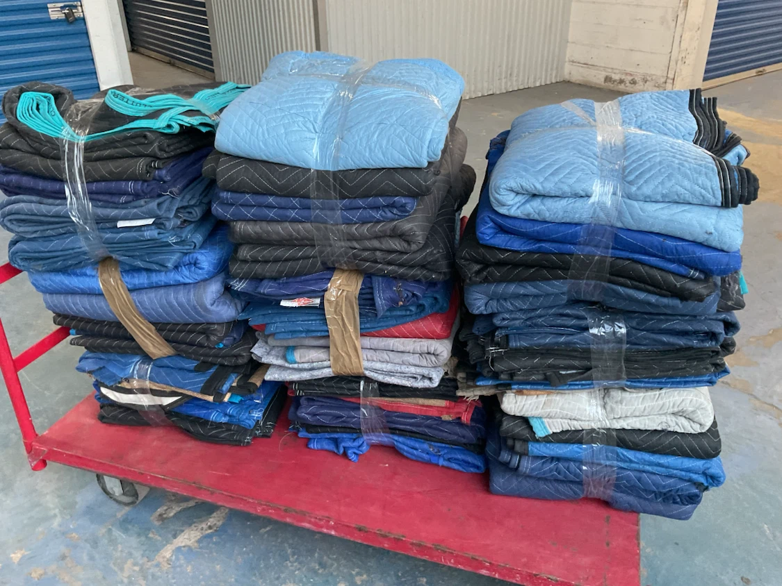BUNDLE OF 5 MOVING BLANKETS