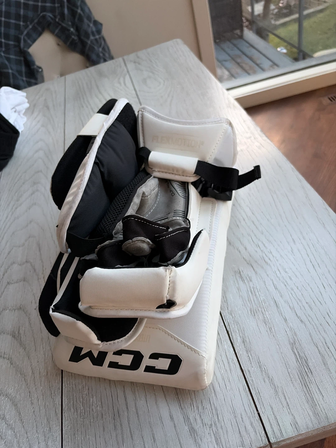 CCM EFlex 6.9 Goalie Blocker – Brand New - photo 4