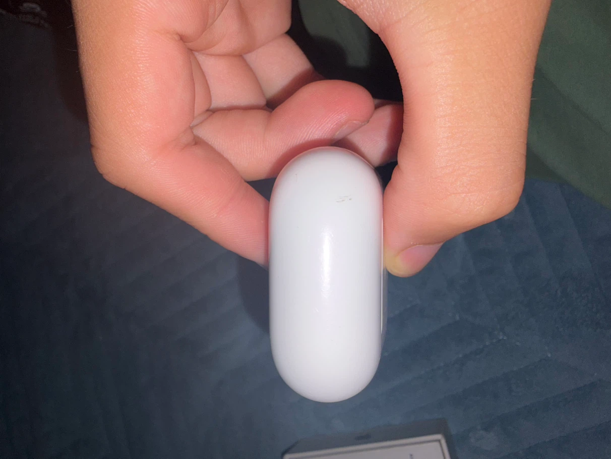 Apple AirPods4 regular but