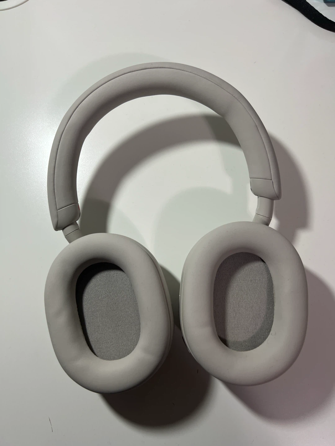 Sony WH1000 XM5 (Like New) - photo 3