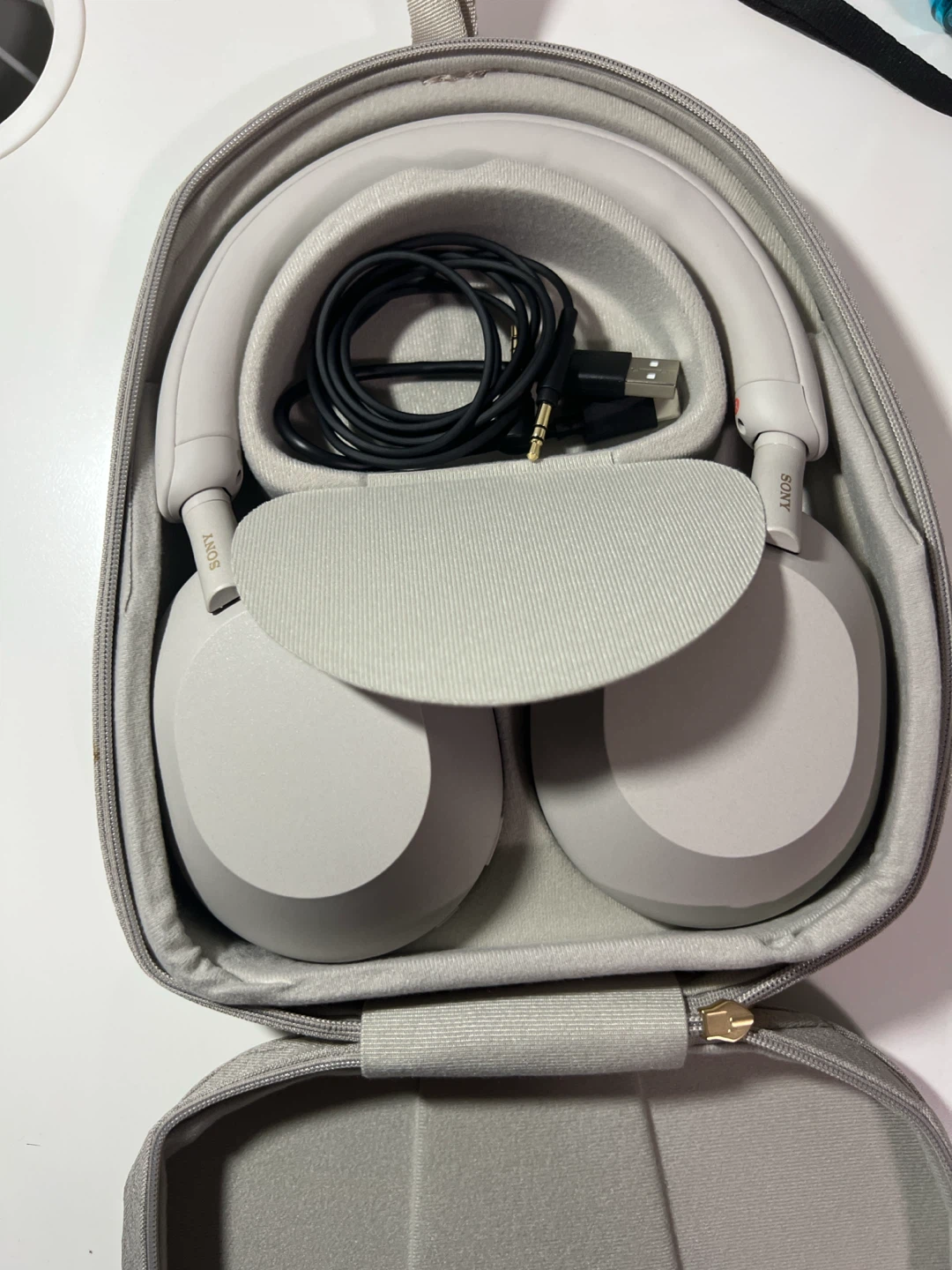 Sony WH1000 XM5 (Like New) - photo 4