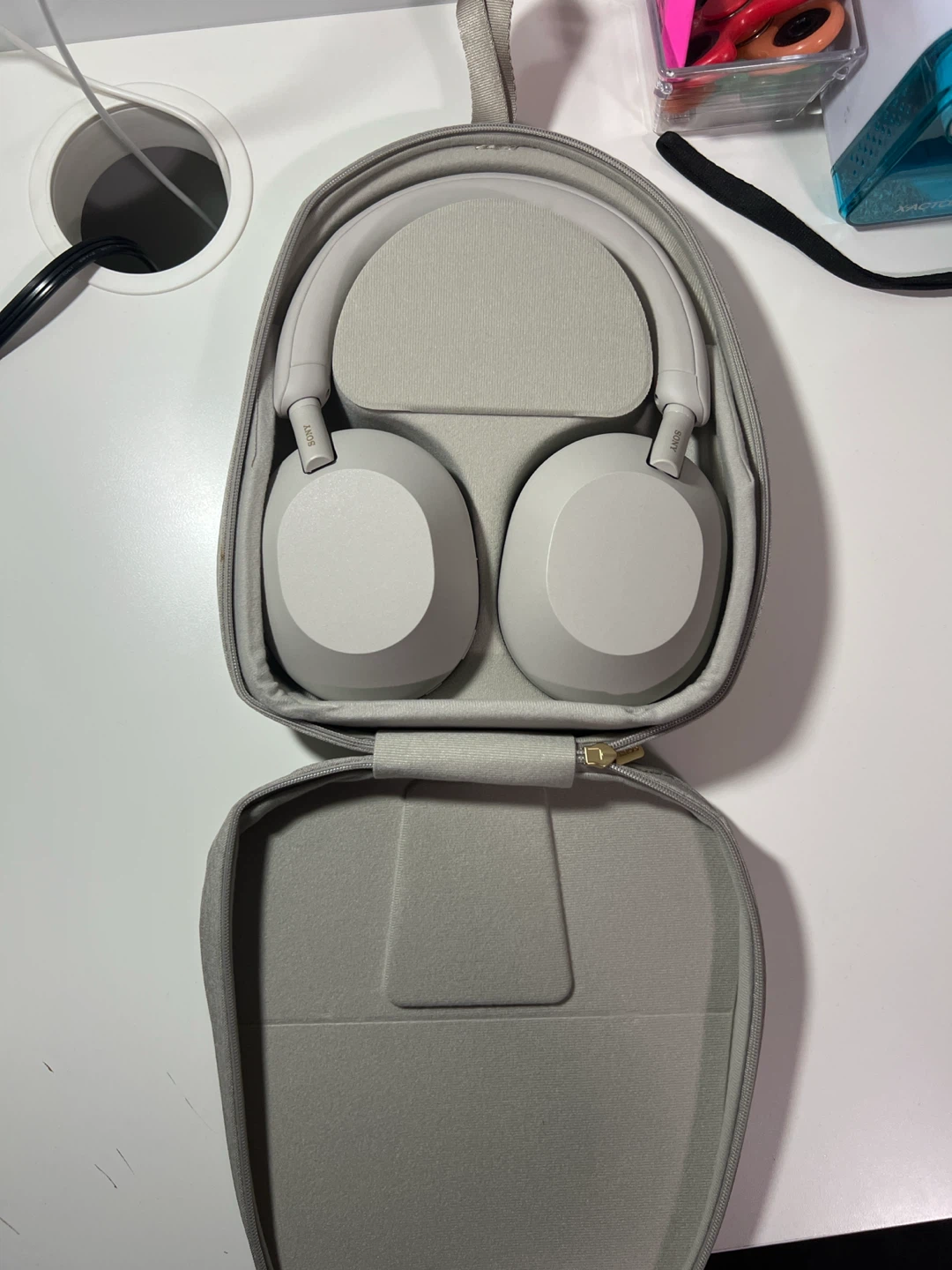 Sony WH1000 XM5 (Like New)