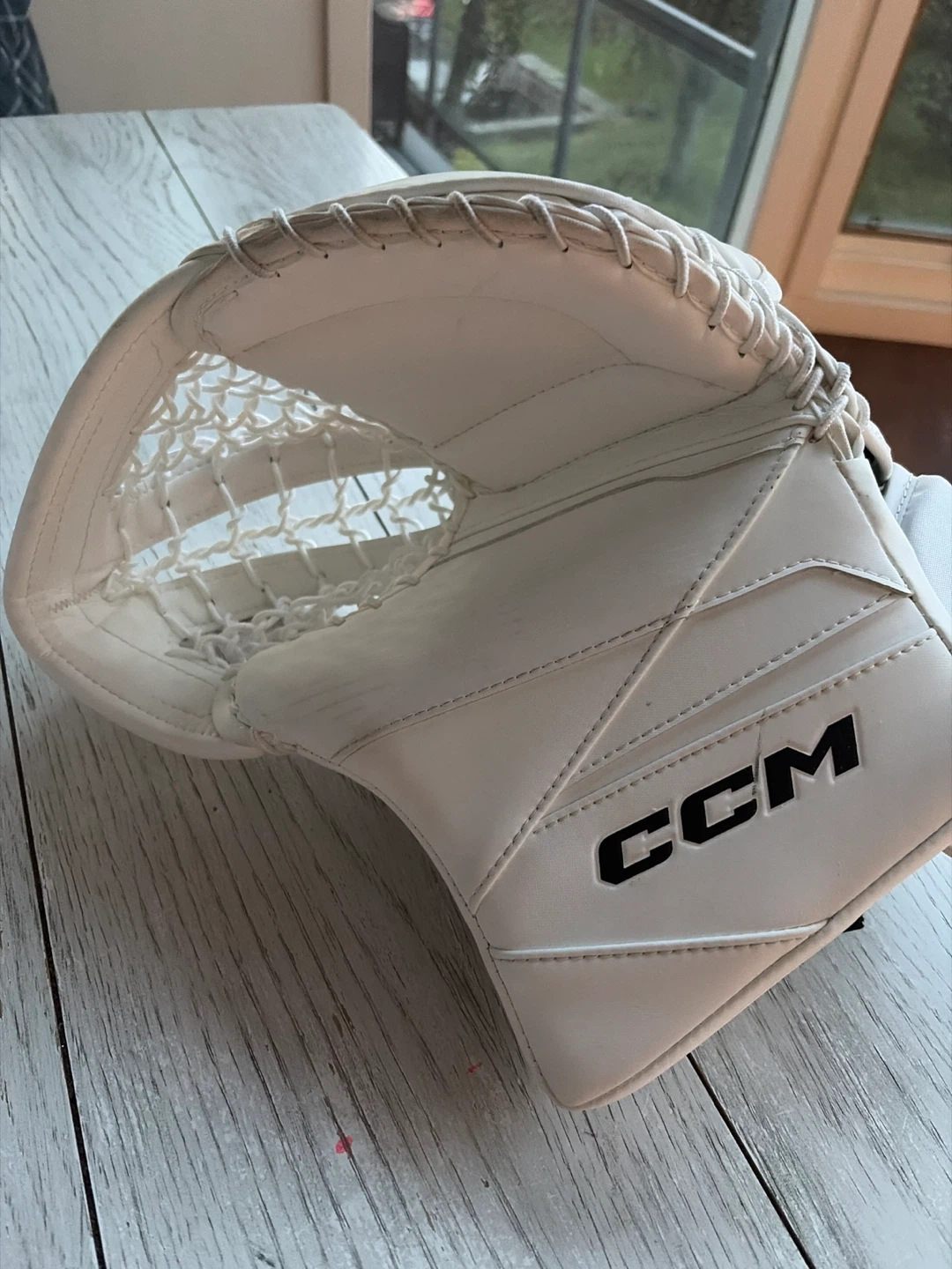 CCM Axis 2.9 Goalie Glove – Brand New