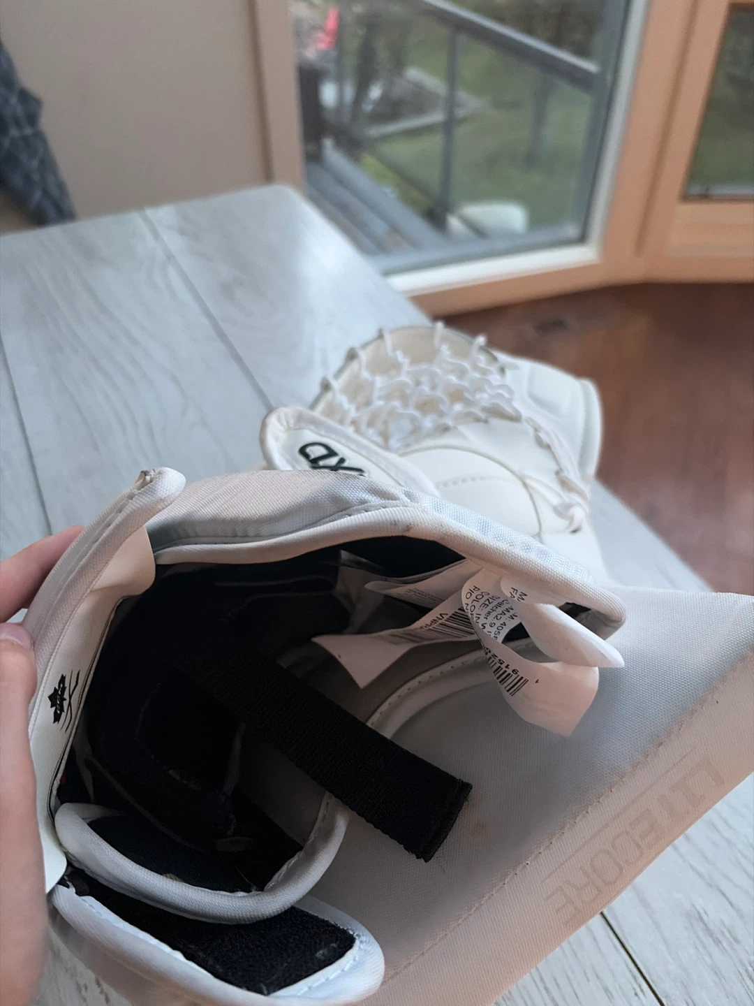 CCM Axis 2.9 Goalie Glove – Brand New - photo 4