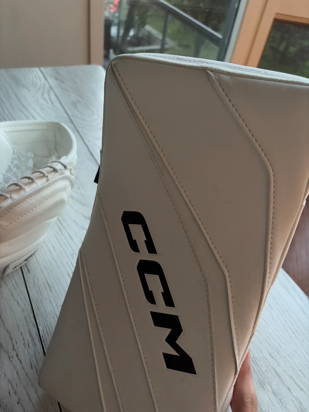 CCM EFlex 6.9 Blocker + Axis 2.9 Goalie Glove – Brand New - photo 3