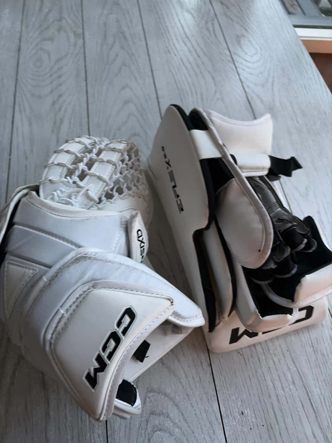 CCM EFlex 6.9 Blocker + Axis 2.9 Goalie Glove – Brand New - photo 4