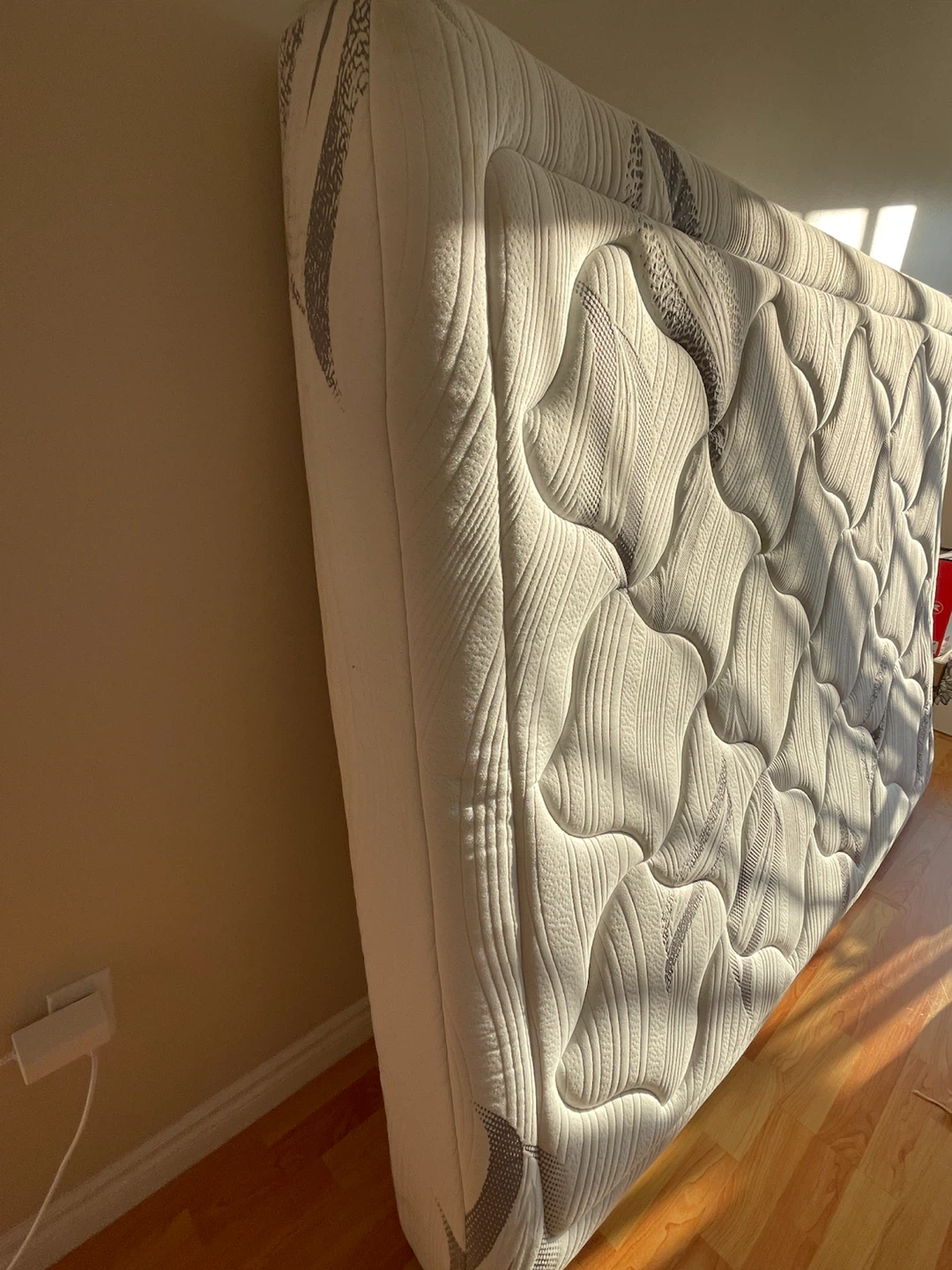 Queen size mattress - photo 2