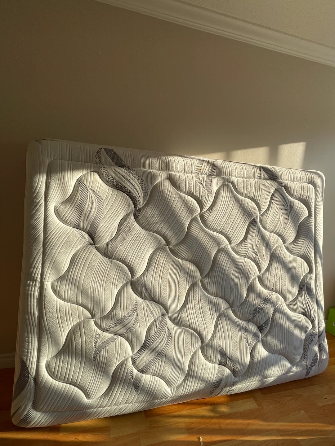 Queen size mattress - photo 4