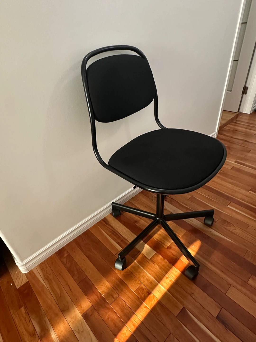 Black Office Chair with Wheels - photo 2