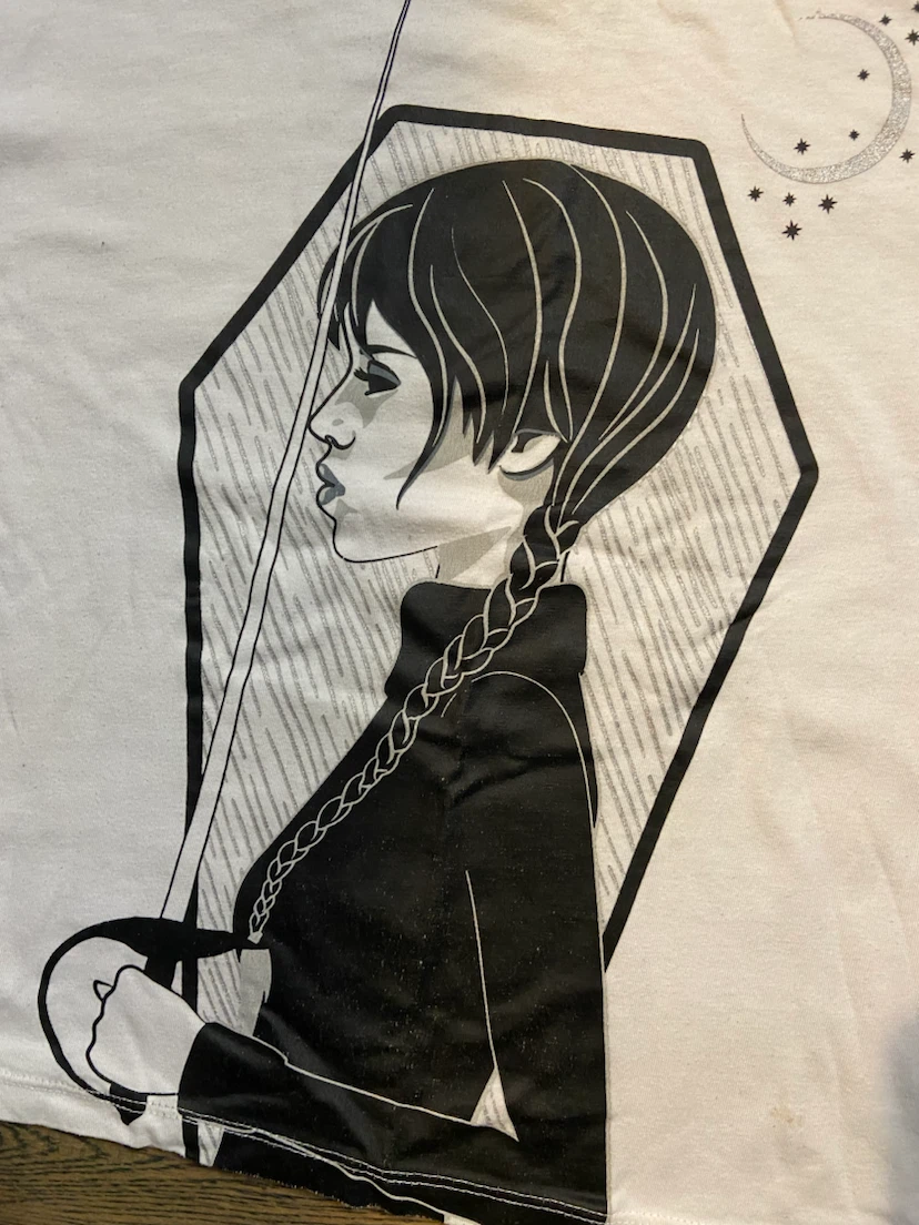 EUC: White Cropped “Wednesday” Graphic Tee Size 10-12 yrs - photo 2