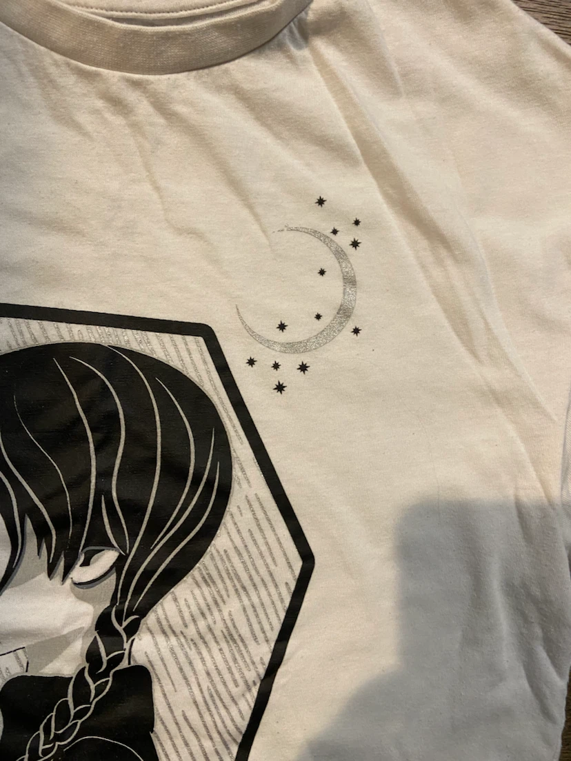 EUC: White Cropped “Wednesday” Graphic Tee Size 10-12 yrs - photo 3