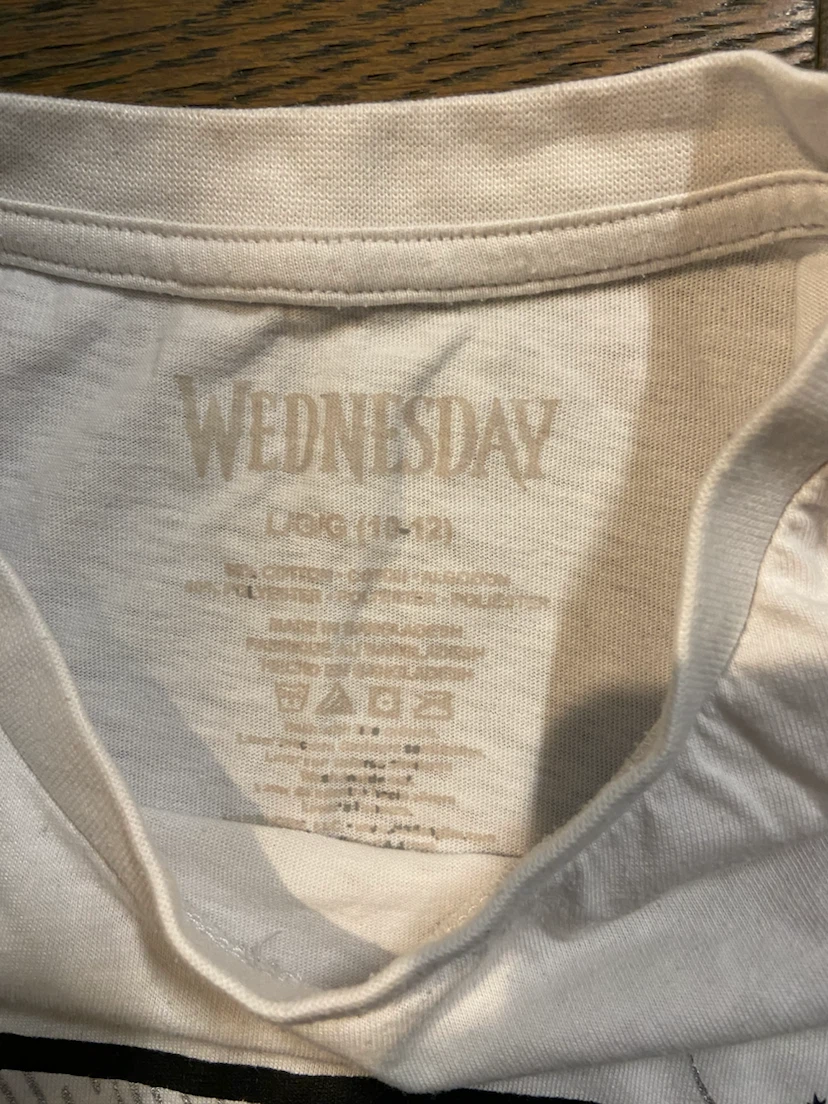 EUC: White Cropped “Wednesday” Graphic Tee Size 10-12 yrs - photo 4