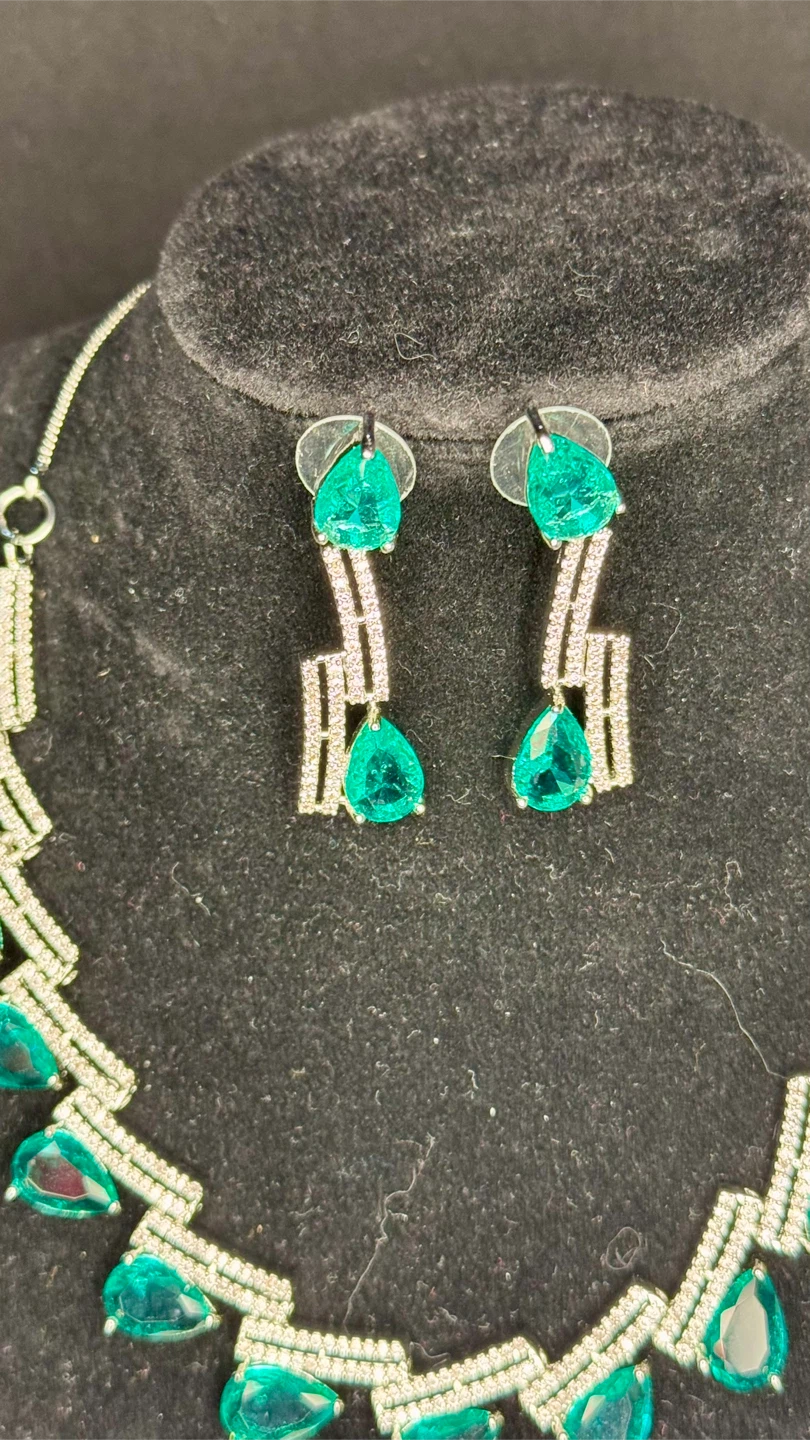 Teardrop Emerald & Crystal Necklace and Earring Set - photo 2
