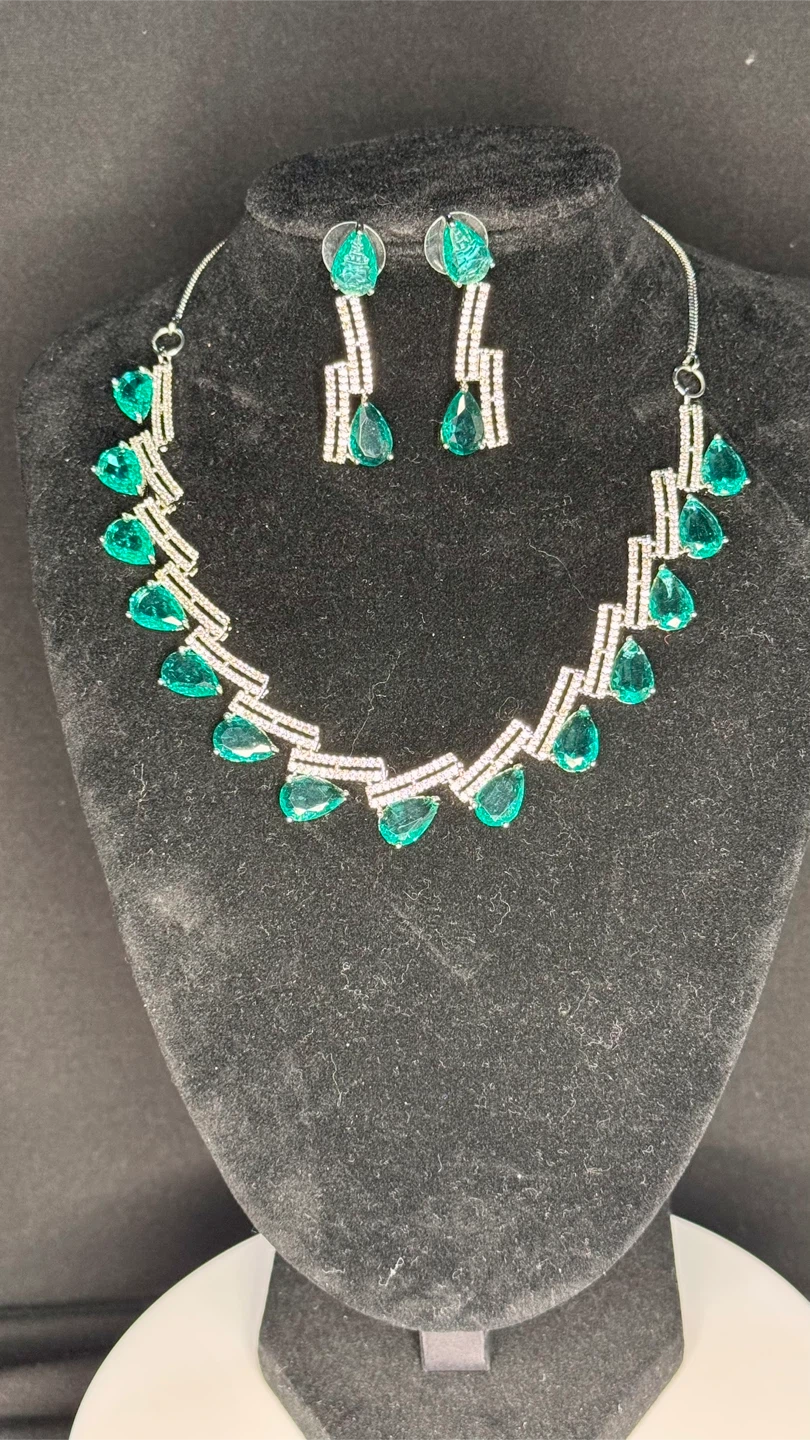 Teardrop Emerald & Crystal Necklace and Earring Set - photo 3