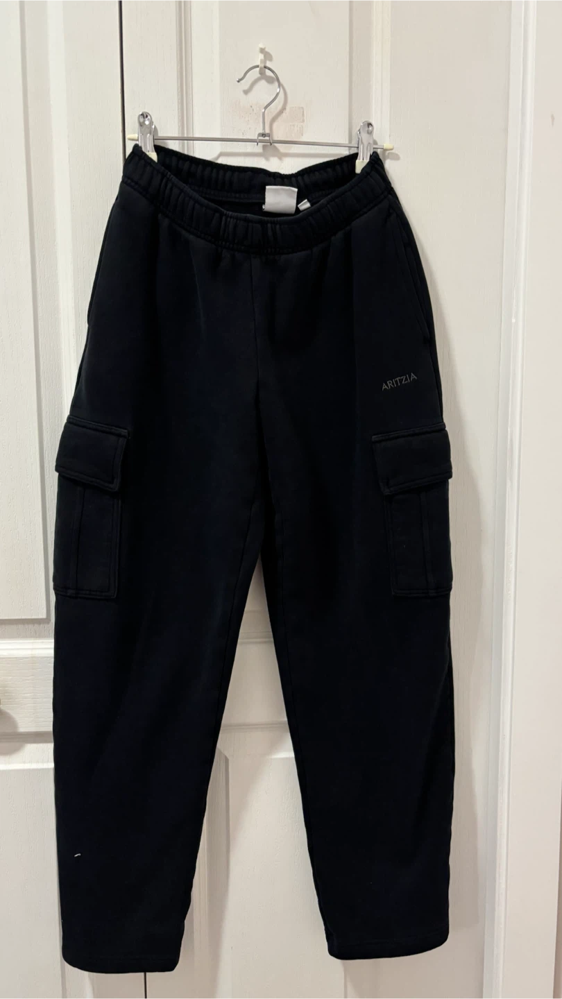 Aritzia Black Cargo Sweatpants