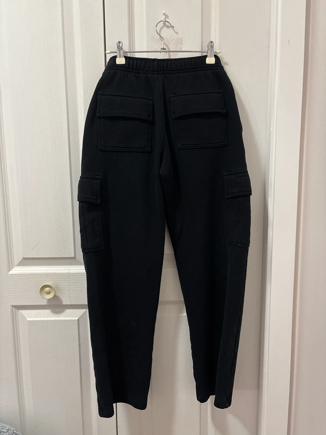 Aritzia Black Cargo Sweatpants - photo 2