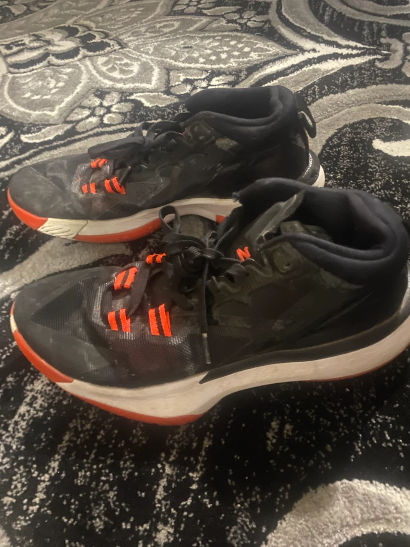 Used Zion Basketball Shoes - photo 3