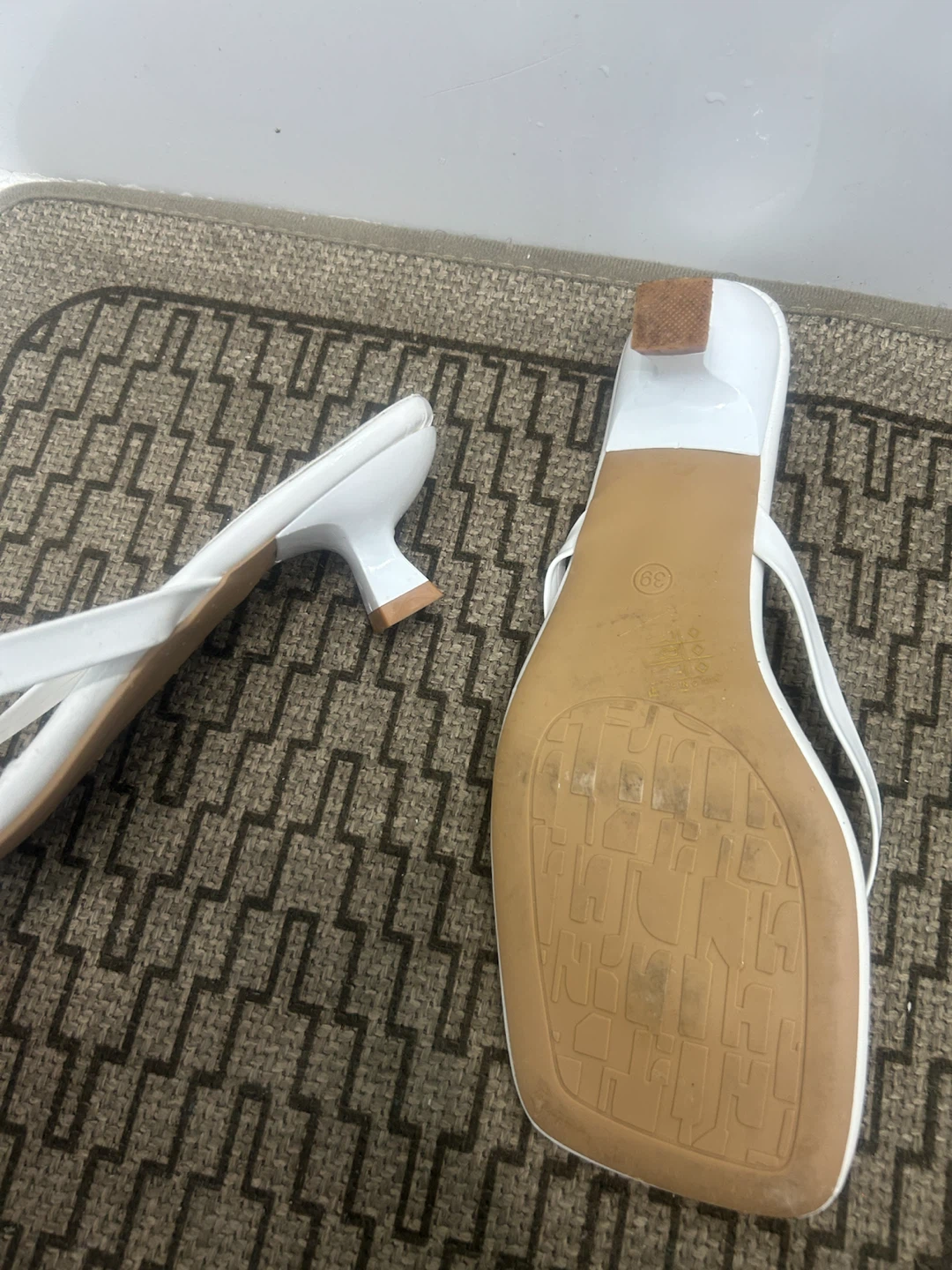 White Thong Heels- Size 39 - photo 3