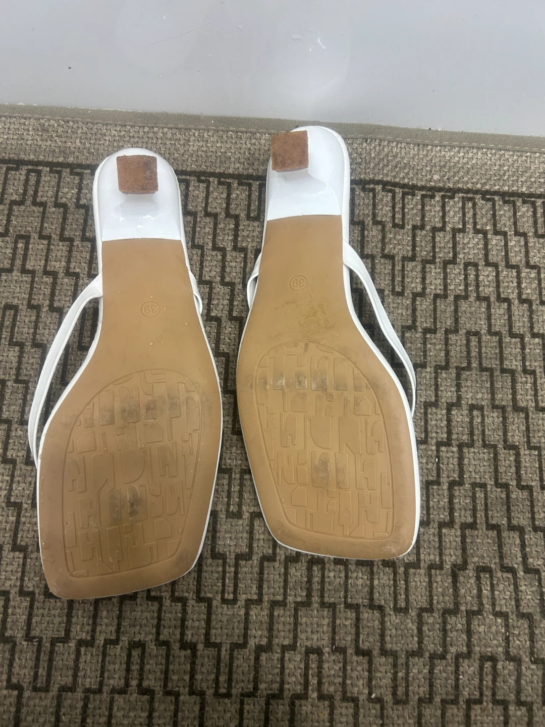 White Thong Heels- Size 39 - photo 4