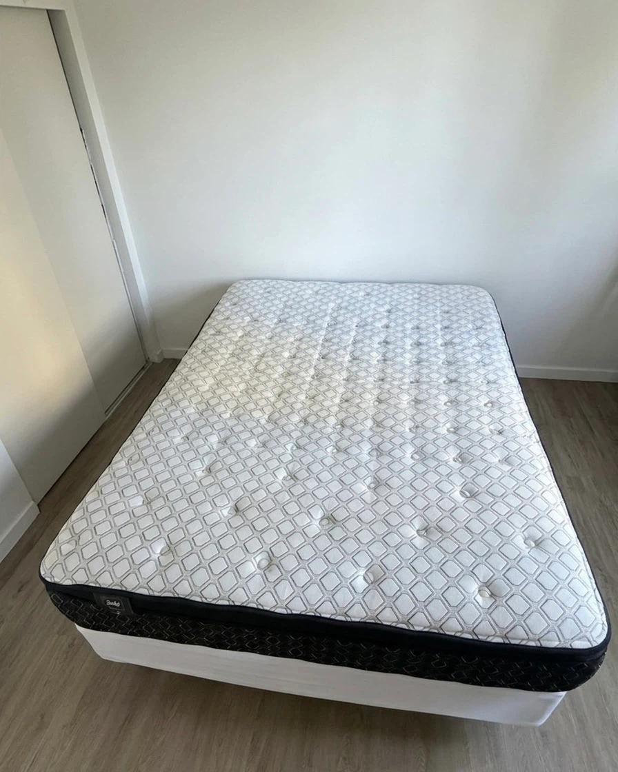 Sealy Posturepedic Queen Mattress with Boxspring