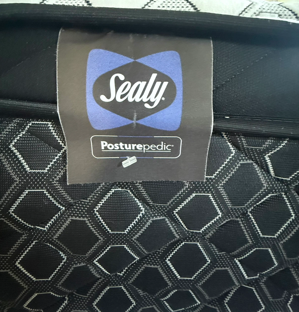 Sealy Posturepedic Queen Mattress with Boxspring - photo 3